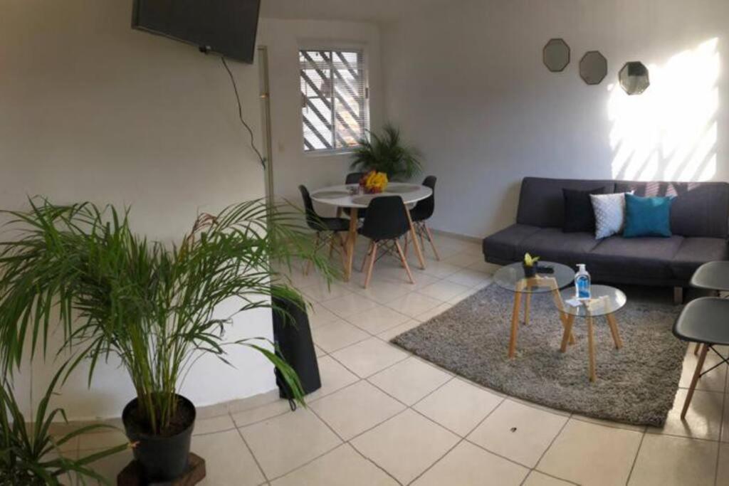 مونتيري Comfortable And Private House 2 Bedrooms Wifi Parking Free المظهر الخارجي الصورة